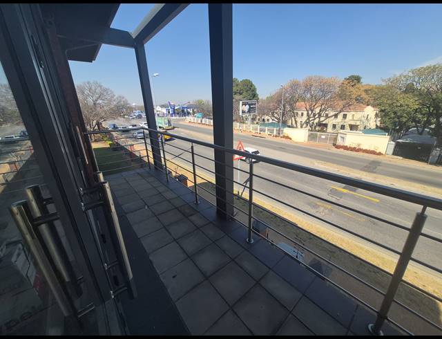 196M² OFFICE TO LET IN WOODMEAD